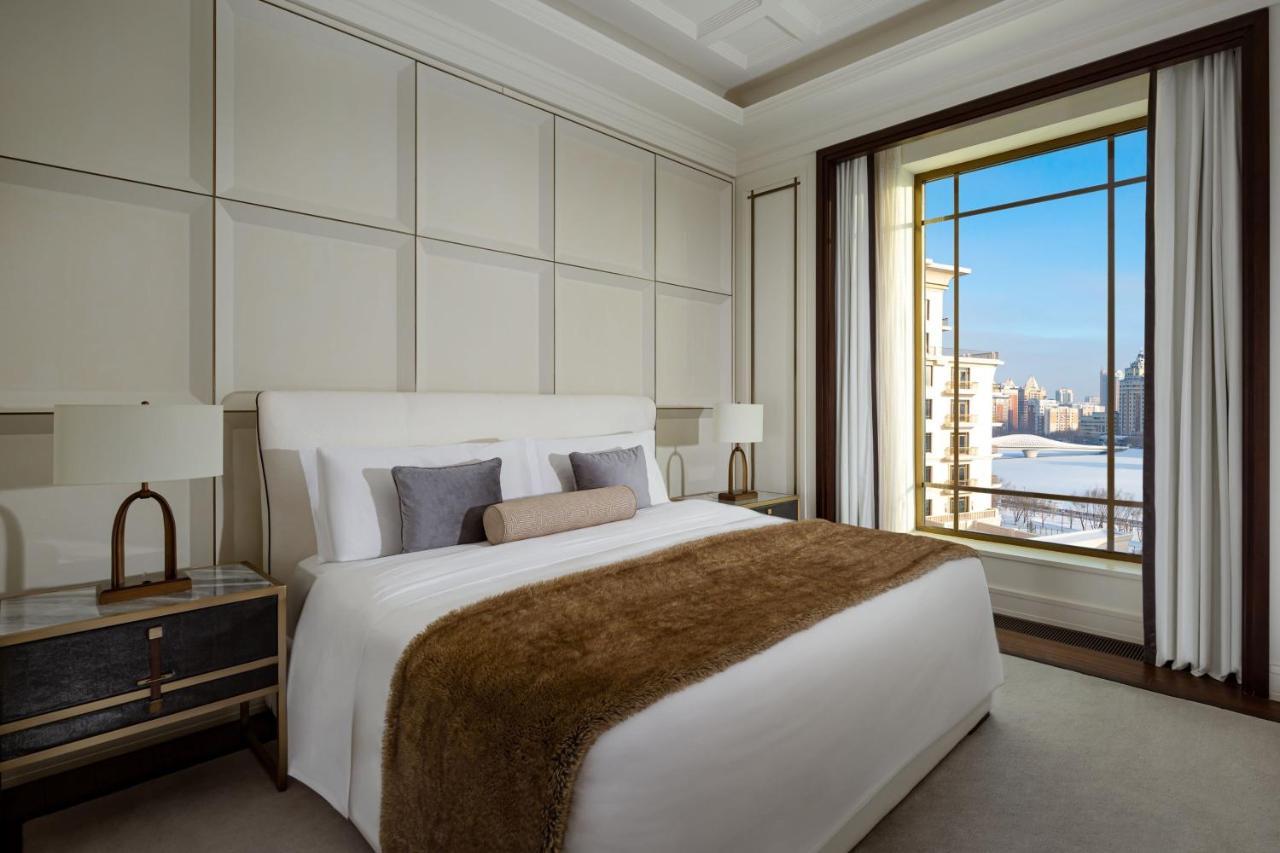 The St. Regis Astana Hotel Ngoại thất bức ảnh A bedroom at the Four Seasons Hotel
